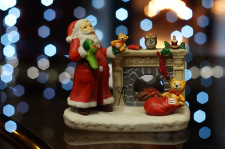 Santa Claus statuette doing an exercise waiting for Christmas. Colored bokehの写真素材
