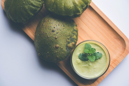 Palak Puri or Spinach Poori, indian breakfast food served with green chutney, selective focusの写真素材