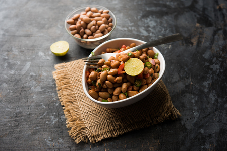Schezwan Noodles or vegetable Hakka Noodles or chow mein is a popular Indo-Chinese recipes, served in a bowl or plate with wooden chopsticks. selective focusの写真素材