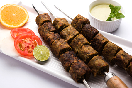 Veg Seekh Kabab served with green salad and chutneyの写真素材