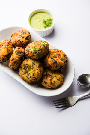 Crispy Corn Tikki, pakora/pakoda or pattice also known as cutlet. served with green chutney. Selective focusの写真素材