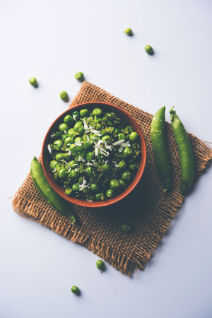 Green peas dry recipe or matar ki sookhi sabji, served in a serving pan or terracotta bowl. Selective focusの写真素材