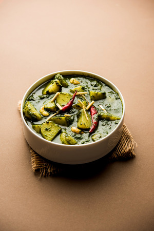 Aloo Palak sabzi or Spinach Potatoes curry served in a bowl. Popular Indian healthy recipe. Selective focusの写真素材