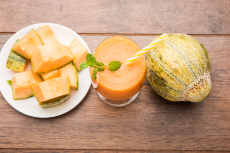 Musk melon juice with slice, also known as Kharbuj/kharbuja fruit extract, served in a glass with mint. selective focusの写真素材