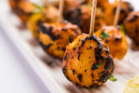 Tandoori aloo are roasted potatoes with Indian spices. It's a party appetizer served with green chutney. selective focusの写真素材