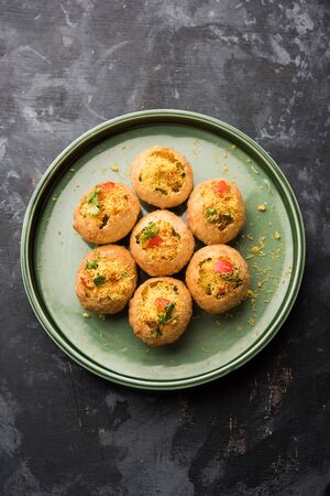 Sev puri - Indian snack and a type of chaat. Popular in Mumbai/pune from Maharashtra. it's a roadside food also served as a starter in restaurantsの写真素材