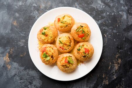 Sev puri - Indian snack and a type of chaat. Popular in Mumbai/pune from Maharashtra. it's a roadside food also served as a starter in restaurantsの写真素材