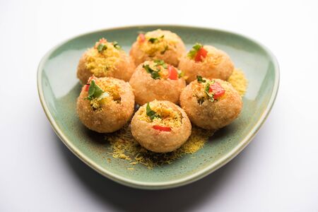 Sev puri - Indian snack and a type of chaat. Popular in Mumbai/pune from Maharashtra. it's a roadside food also served as a starter in restaurantsの写真素材