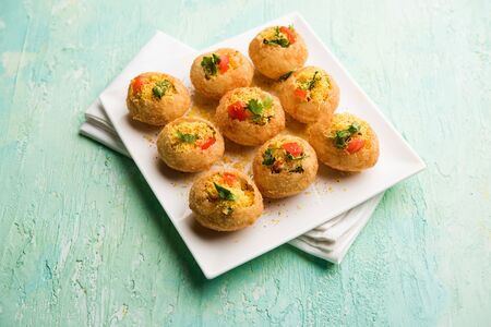 Sev puri - Indian snack and a type of chaat. Popular in Mumbai/pune from Maharashtra. it's a roadside food also served as a starter in restaurantsの写真素材
