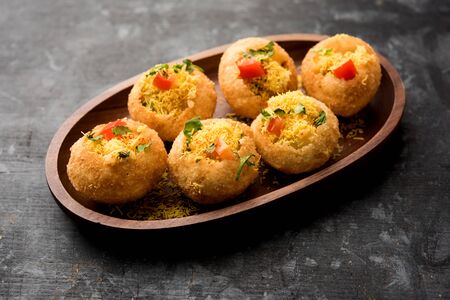 Sev puri - Indian snack and a type of chaat. Popular in Mumbai/pune from Maharashtra. it's a roadside food also served as a starter in restaurantsの写真素材