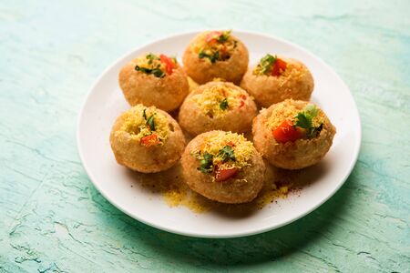 Sev puri - Indian snack and a type of chaat. Popular in Mumbai/pune from Maharashtra. it's a roadside food also served as a starter in restaurantsの写真素材