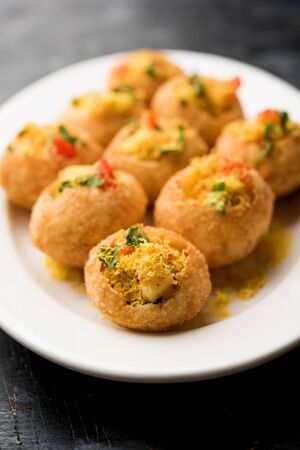 Sev puri - Indian snack and a type of chaat. Popular in Mumbai/pune from Maharashtra. it's a roadside food also served as a starter in restaurantsの写真素材