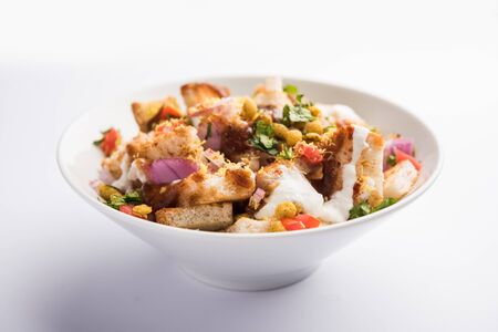 Bread chaat, a yummy starter/appetizer from India, served in a bowl garnished with tomato, sev and coriander and masala. selective focusの写真素材