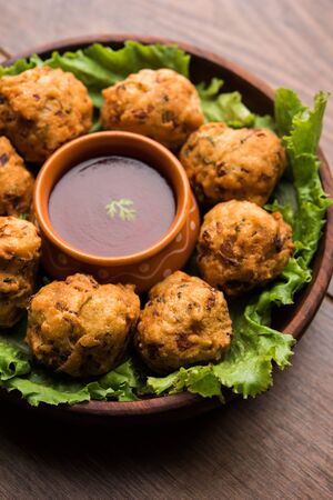 rava Bhajj or bhajiya also known as suji Pakoda or semolina Pakora, served with tomato ketchup. selective focusの写真素材