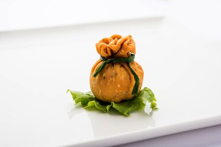 Crispy Potli Samosa or veg money bags are delicious Indian snacks of spiced aloo and mix veggies Or Meat/kheema  stuffed in flaky dough. It's a great creative starter or appetiser. served with ketchupの写真素材