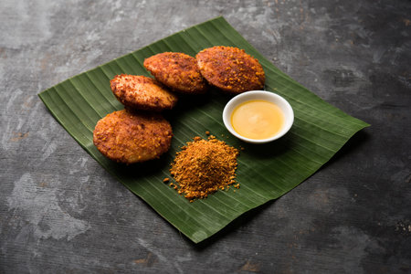 Podi idli is a quick and easy snack made with leftover idly. served with sambar and coconut chutney....