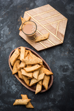 Namakpare or Salty Shakarpara/shakarpare or namkeen Shankarpali, popular diwali food or tea-time...