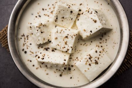 Paneer Dum Kali Mirch / Kalimirch, prepared in a white creamy gravy and black pepper powder sprinkled over it. served in a bowl. Selective focusの写真素材