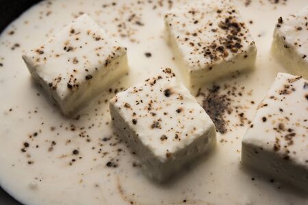 Paneer Dum Kali Mirch / Kalimirch, prepared in a white creamy gravy and black pepper powder sprinkled over it. served in a bowl. Selective focusの写真素材