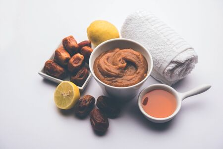 Dates face mask for supple, smooth and clear skin with ingredients like fresh raw khajoor, lemon and honey.の写真素材