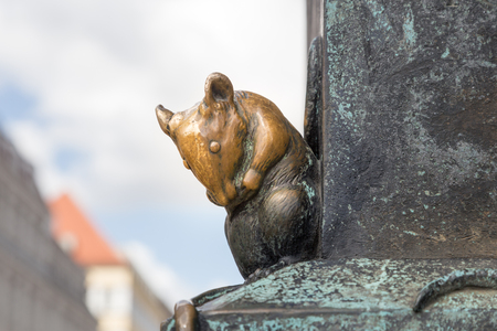 Golden mouse on Gertraudenbruecke, Berlin.の写真素材