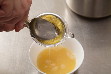 How to squeeze the juice from lemon.