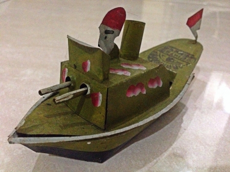 Made from Zinc this toy is an Indonesian Traditional Toy the boat will move if you pour it with oil and burn the oil inside a sample of 2D  3D square triangle and circle in a form of a toyの素材