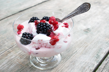 Icecream with fresh fruitsの写真素材