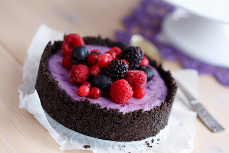 Mascarpone cottage cheese cake decorated with berriesの写真素材