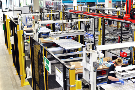 Hightech Produktionsanlage Solarmodule // factory of solar panelsの写真素材