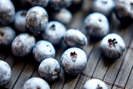 A bunch of blueberries popped outの写真素材