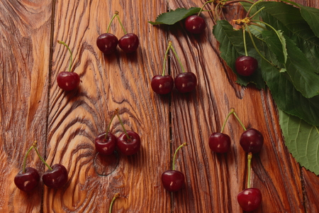 on a wooden board are sweet cherriesの写真素材