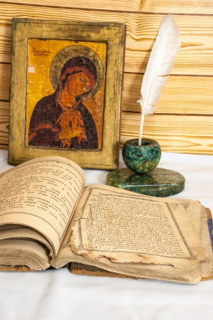 Icon the bible and inkwellの写真素材