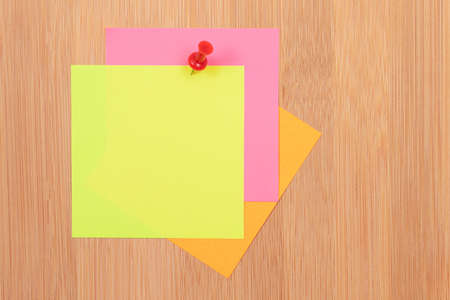 Colored Sticky Notes with Copyspace Pinned to the Wooden Message Board. To Do List Reminder in Office. Blank Memo Sticker at Work - Template. Empty Checklist - Mockupの写真素材