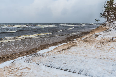 Footpath between winter Baltic Sea s dunes in Saulkrasti in Latviaの写真素材