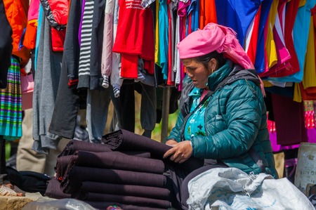 SA PA - DECEMBER 10, 2016: Street scene with local Hmong and Dao people comming and selling goods at sunday market on december 10, 2016 in Sa Pa, Vietnam.のeditorial素材