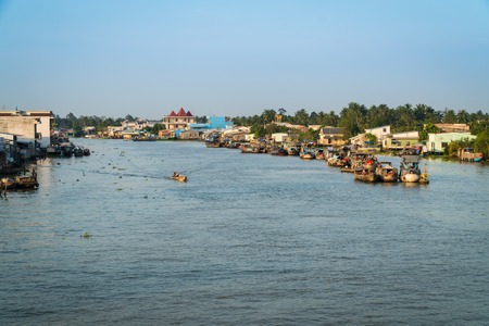 CAI BE - DECEMBER 15, 2017: Heavy loaded boats at traditional floating market on Mekong delta on december 15, 2017 in Cai Be, Vietnam.のeditorial素材