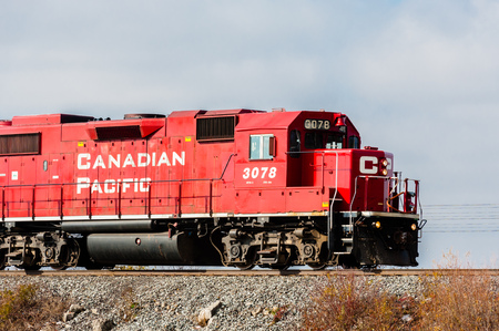 HAMILTON, CANADA - NOVEMBER 05, 2016: A Canadian Pacific diesel electric train locomotive passes through rural Ontario.のeditorial素材