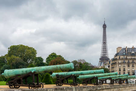 Cannons outside Les Invalides with The Eiffel Tower in backgroundの写真素材