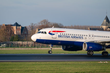 Brussels, Belgium - November 22, 2025: British Airways Airbus A320neo on final approach at Brussels Zaventem, landing gear down, crisp detail and warm side light.のeditorial素材