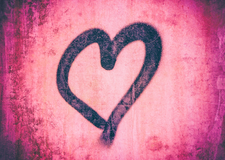 Sprayed heart on a pink wall backgroundの写真素材