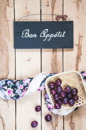 Fresh seasonal apples on the wooden background with napkinの写真素材