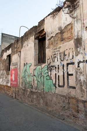 Graffiti on a ruined wall, Zona 1, Guatemala City, Guatemalaのeditorial素材