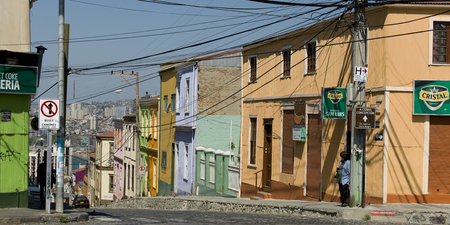 View of street with houses, Valparaiso, Chileのeditorial素材
