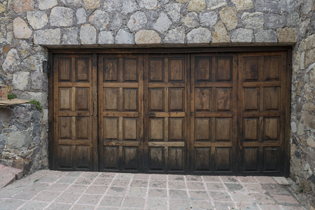 Wooden entrance doors of a building, Zona Centro, San Miguel de Allende, Guanajuato, Mexicoの写真素材