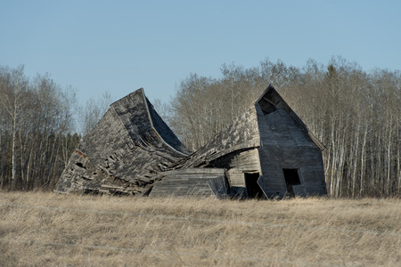 Abandoned barn in a field, Manitoba, Canadaの写真素材