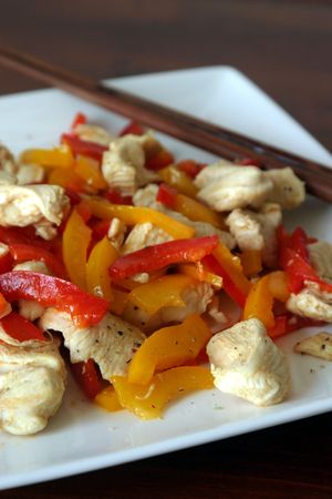 Fried chicken with bell peppers on a plateの写真素材