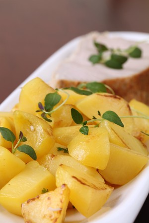 Roasted potatoes with herbs and tuna steakの写真素材