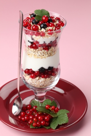 Red and black currant parfait with yogurt and oatmealの写真素材
