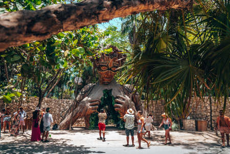 Tourists taking pictures in front of Ven a La luz sculpture at resort Ahauのeditorial素材